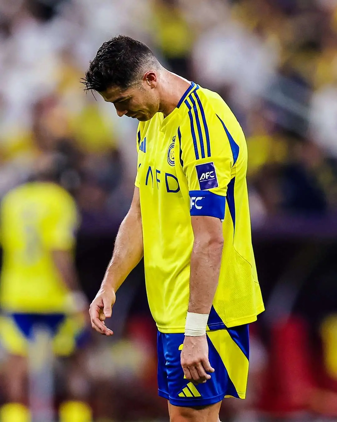 开云·体育官网-C罗重返赛场，重返赛场首场状态出色，TL观众沸腾！比赛高潮迭起(c罗重返曼联最新消息)