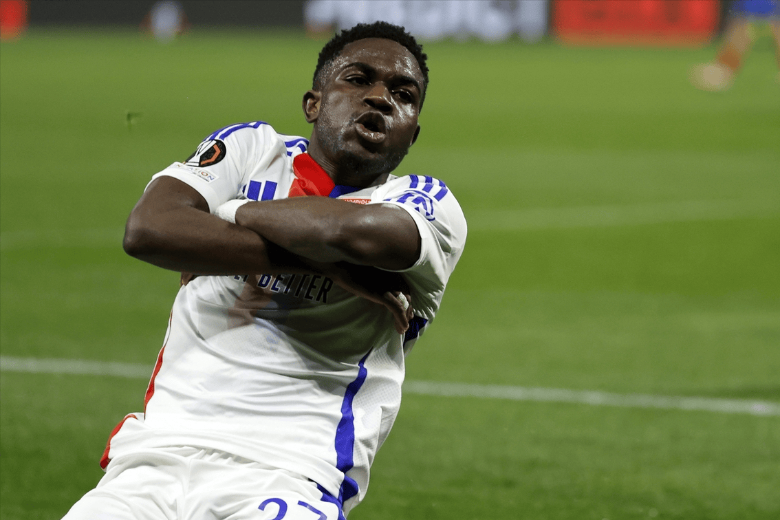 开云体育手机客户端下载-里程碑夜！里昂队长鼓劲；法甲关键时刻刷纪录；压力陡增；轮换策略成焦点的简单介绍