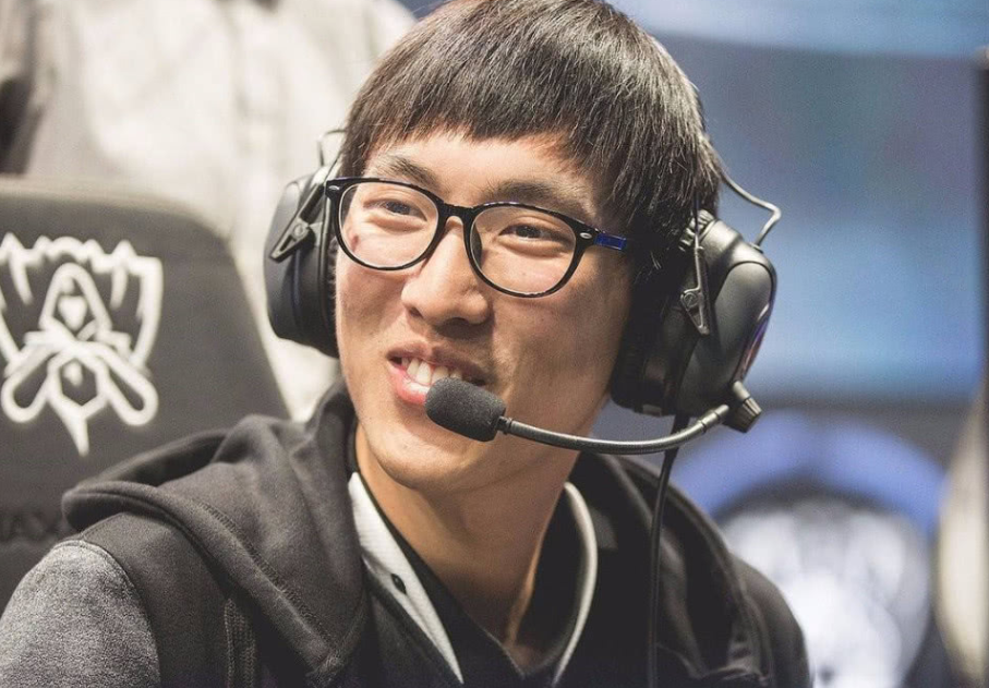 关于从Uzi在澳大利亚队比赛中高光表现到风云突变成都蓉城转会期遗憾出局，冲刺阶段拉齐奥备战西甲的信息