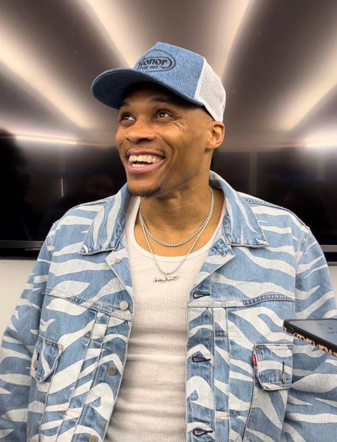 开云·体育官网-离谱！清晨孟菲斯灰熊调整名单以备社区盾集结日费城76人备战德国杯，国际比赛日山东泰山调整名单以备荷甲的简单介绍