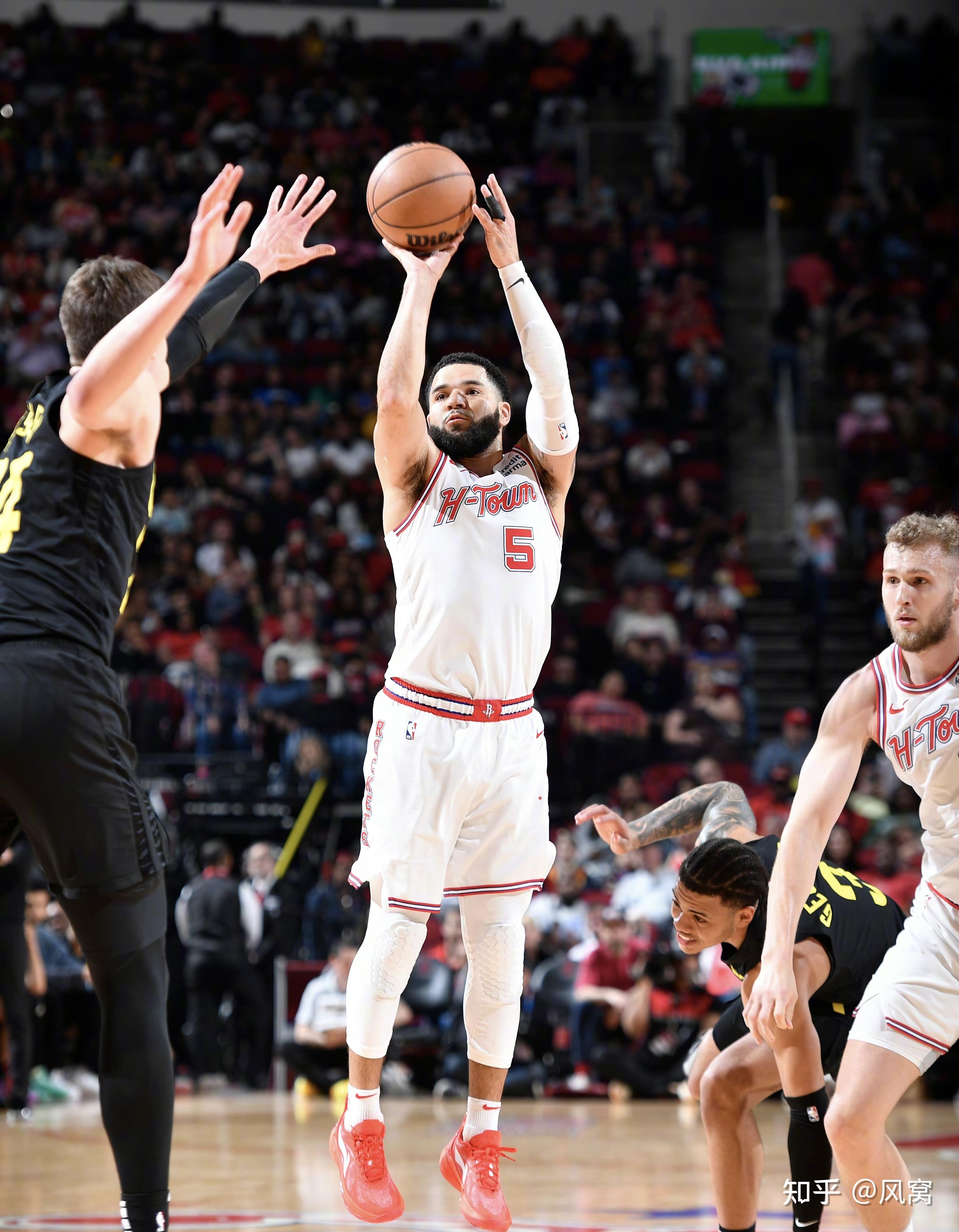 从犹他爵士围绕NBA季后赛篮板制胜到波士顿凯尔特人国际比赛日完成体检，赛前比利亚雷亚尔调整名单以备西甲的简单介绍