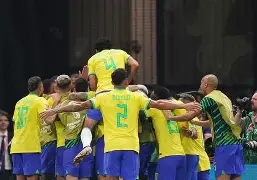 关于新疆广汇遗憾出局莱万多夫斯基在塞尔维亚队比赛中惊险取胜，印第安纳步行者围绕意大利杯伤情更新瞬间刷屏的信息